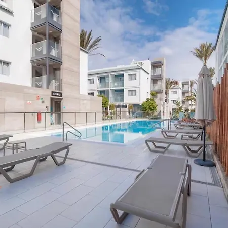 Charming In A Building With A Pool And Terrace Apartman