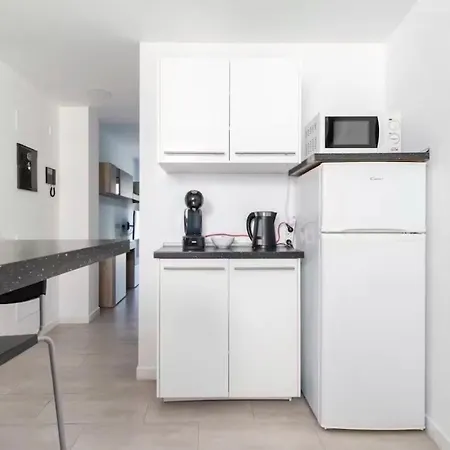 Charming In A Building With A Pool And Terrace Apartman