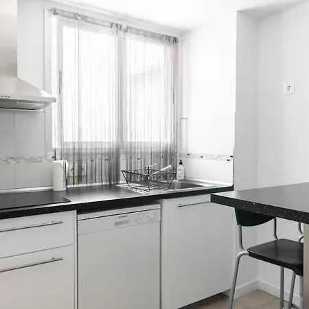 Apartman Charming In A Building With A Pool And Terrace