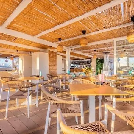 Apartman Charming In A Building With A Pool And Terrace *