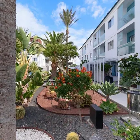 Charming In A Building With A Pool And Terrace Apartman